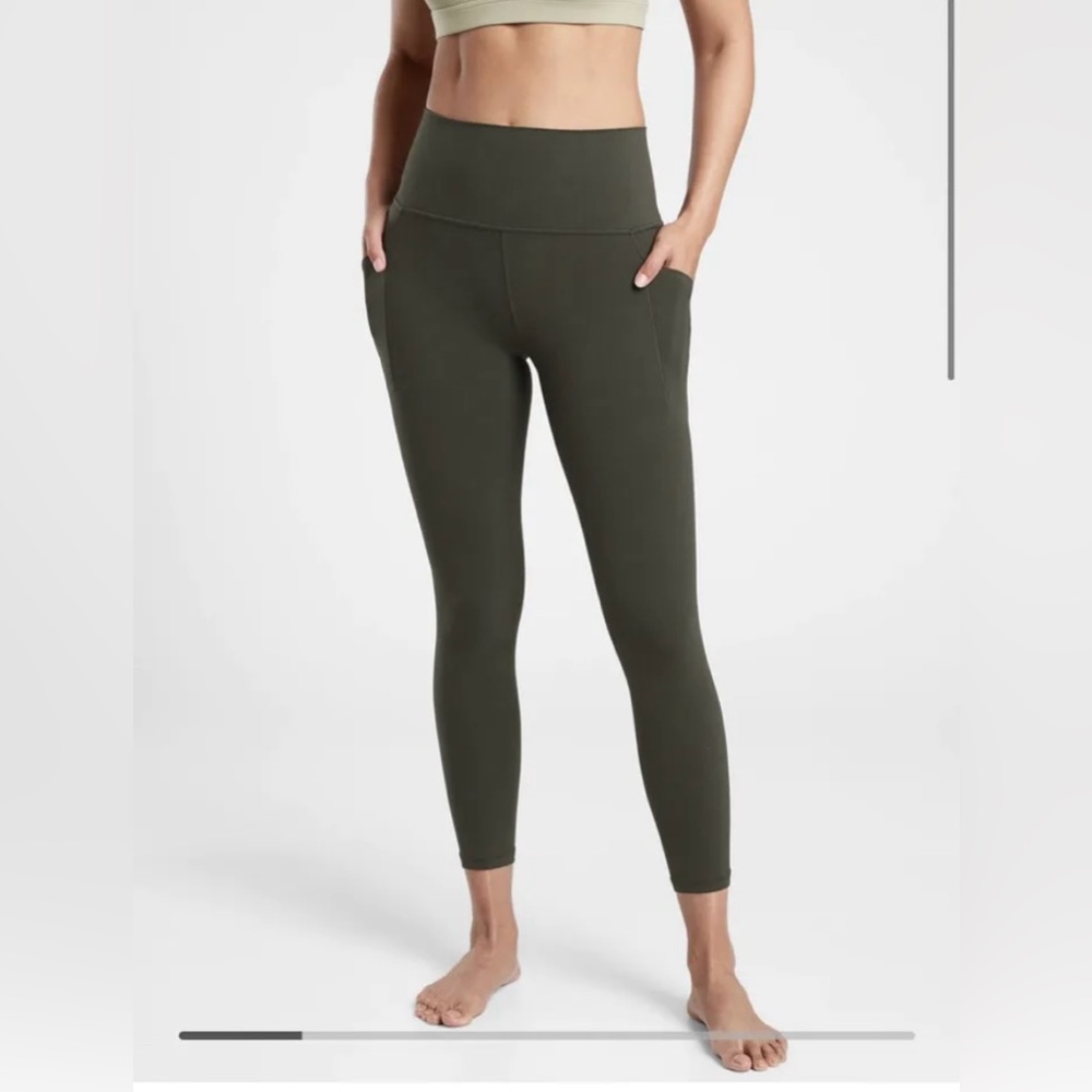 Athleta Salutation Stash Pocket II 7/8 Tight, Sz S